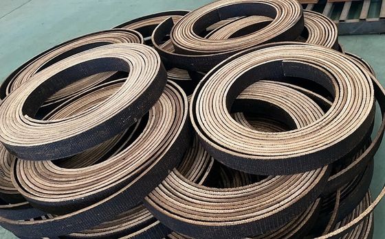 L'emballage du treuil est tissé en noir