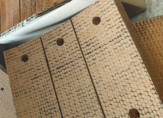 Matériau des blocs de freinage tissés des champs pétrolifères